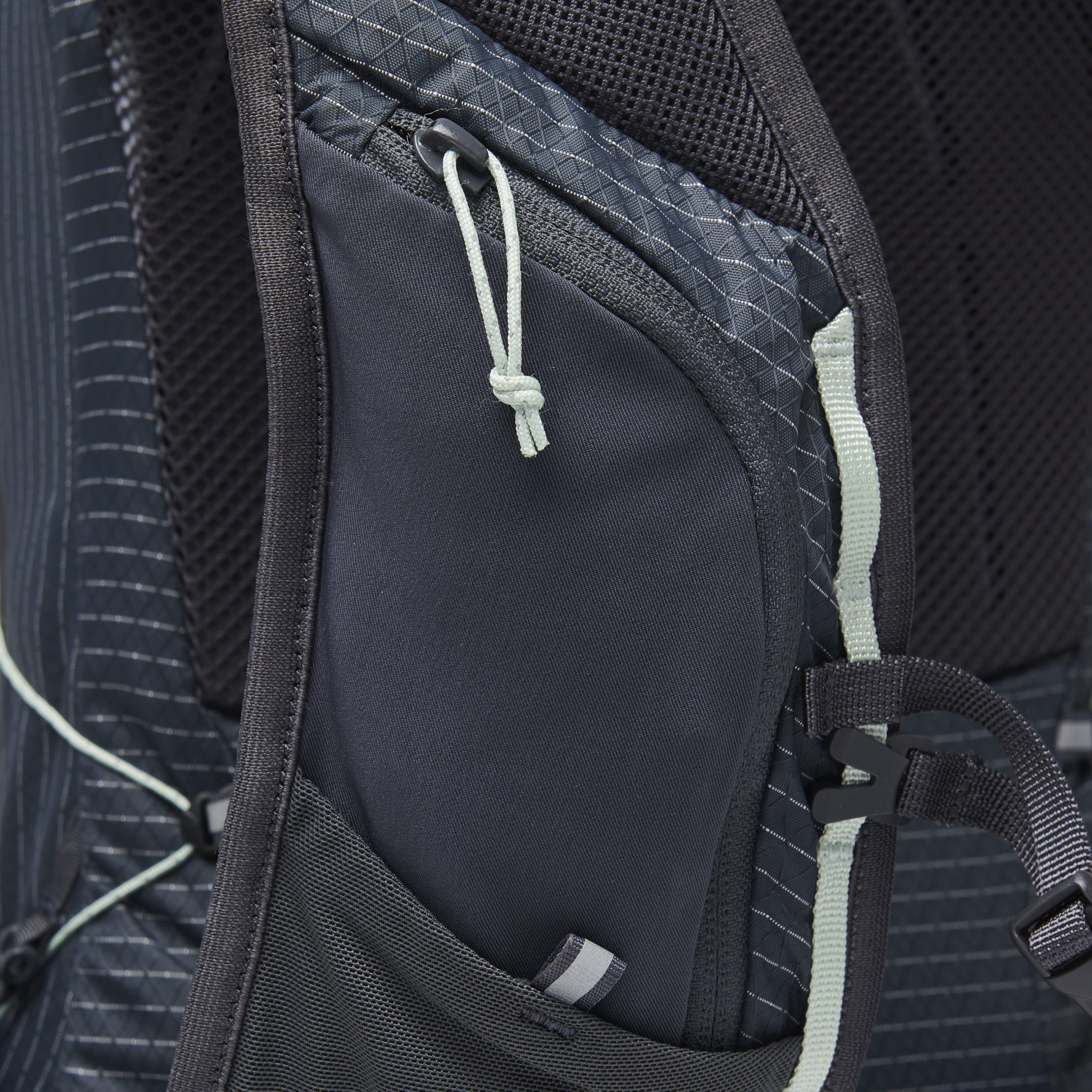 Women's Pursuit 15 Backpack - Past Season - Image 14